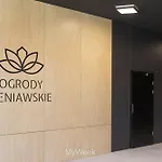 アパート Comodo, Ogrody Pieniawskie, Myweek ポラニツァ・ズドゥルイ
