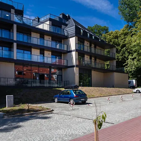Apartment Wood & Sauna Ogrody Pieniawskie, Myweek *
