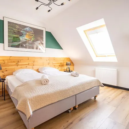 Wood & Sauna Ogrody Pieniawskie, Myweek شقة بولانيكا- زدروي