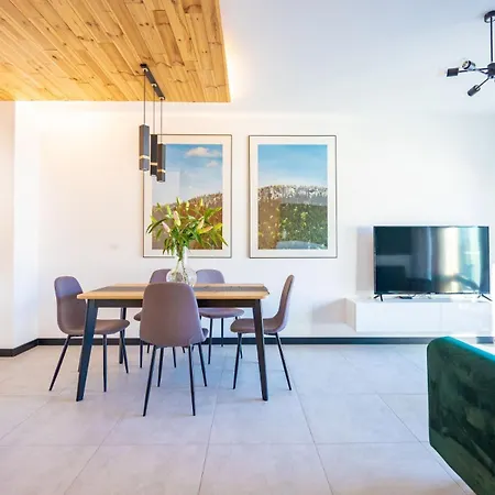 Wood & Sauna Ogrody Pieniawskie, Myweek شقة *