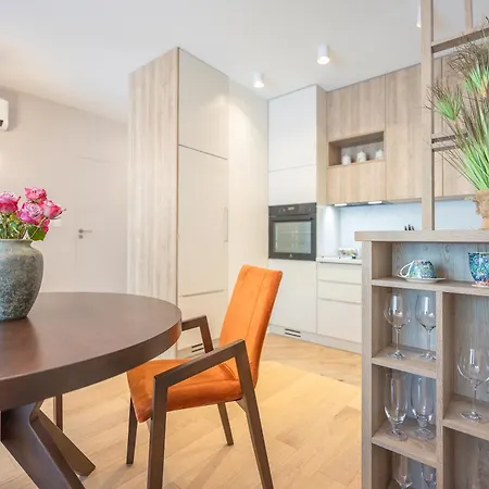 Apartment Comodo, Ogrody Pieniawskie, Myweek